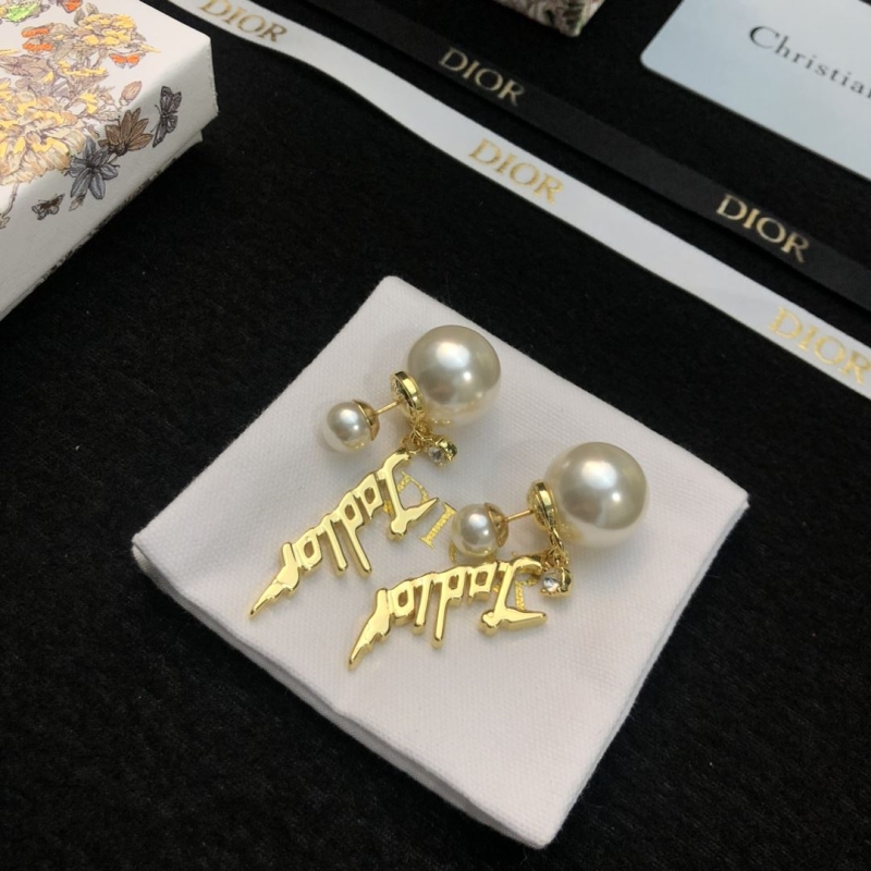 chr1st1an D10r earrings